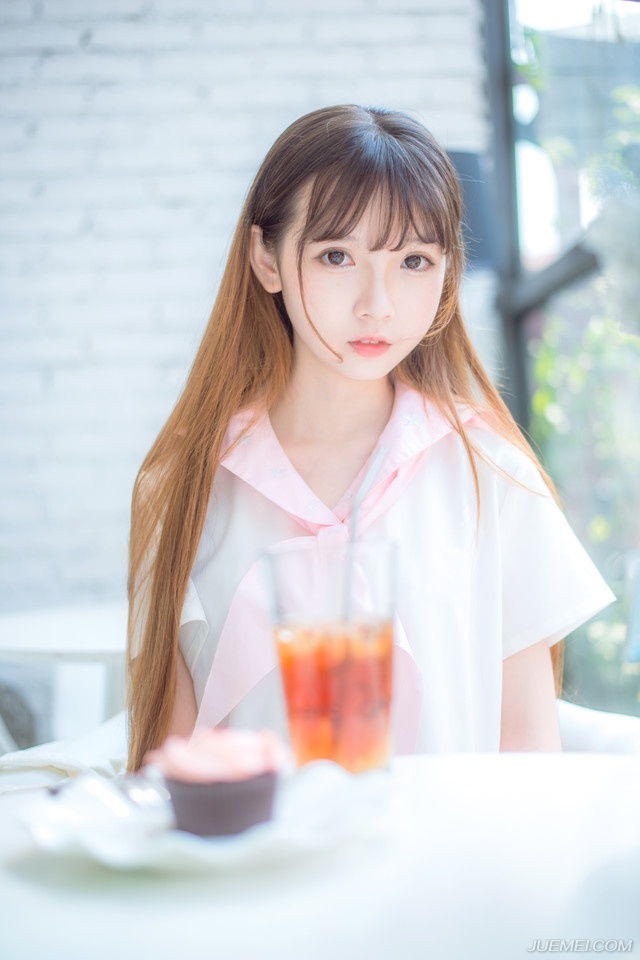 “莫要乱说，我之前开玩笑的。”魏延连忙道，虽然他很想打，但要事因为这个就让庞统去死，那他还是宁愿和平接受蜀中。